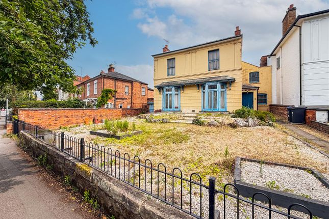 5 bed property, in Emscote Road, £650,000