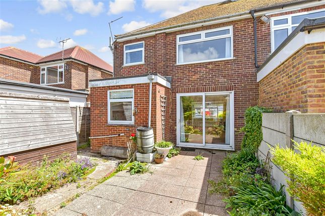 2 bed property, in Newington Road, £250,000