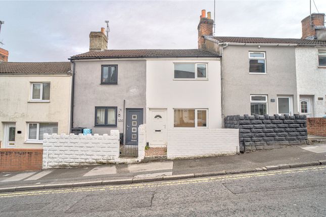 2 bed property, in Eastcott Hill, £180,000
