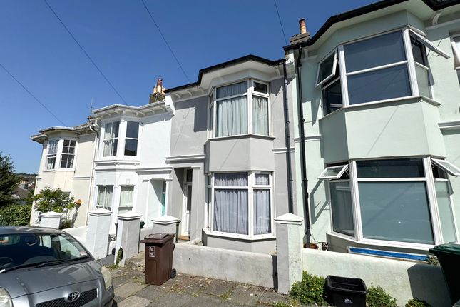 3 bed property, in Crescent Road, £300,000