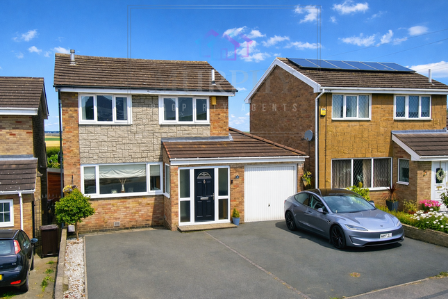 3 bed property, in Larks Hill, £300,000