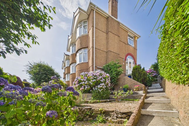 3 bed property, in Manor Lane, £300,000