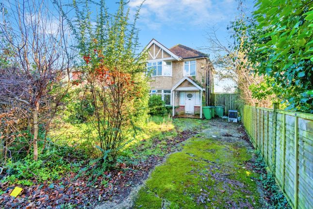 3 bed property, in Regents Park Road, £325,000