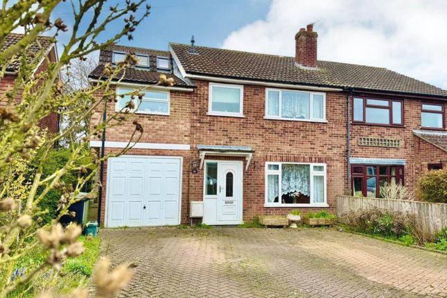 5 bed property, in Edwin Road, £460,000
