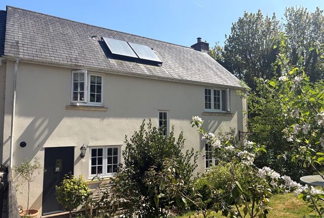 4 bed property, in Royal Oak Close, £350,000
