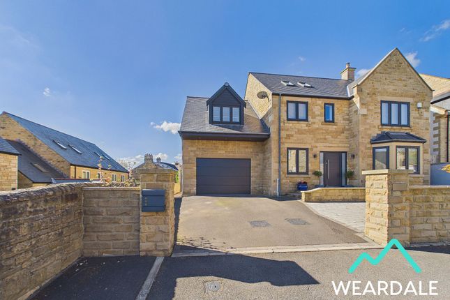 5 bed property, in Lydgate Lane, £674,950