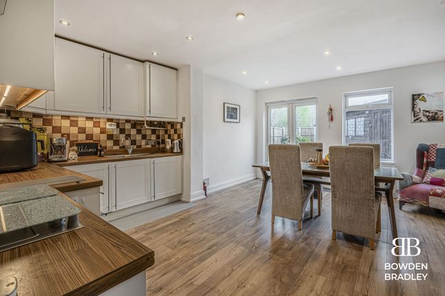 3 bed property, in Willingale Road, £475,000