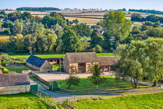 4 bed property, in Ascott-Under-Wychwood, £1,750,000
