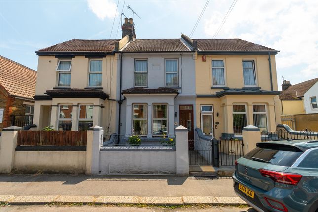 3 bed property, in Grange Road, £280,000