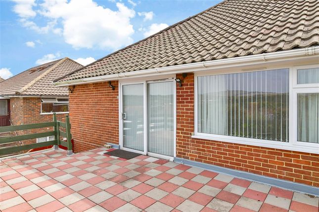 3 bed property, in Wheatfield Way, £400,000