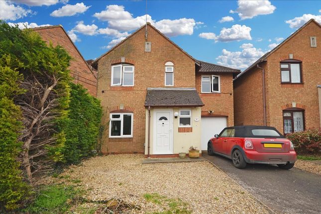 4 bed property, in Andrews Way, £300,000