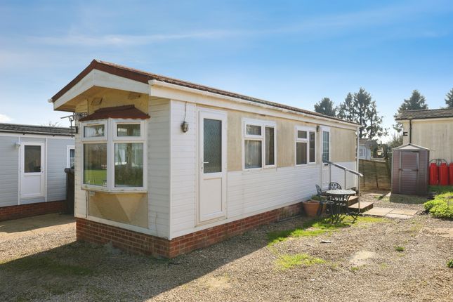 1 bed property, in Wiremead Lane, £35,000