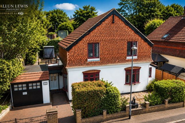 4 bed property, in Castlemount Road, £450,000