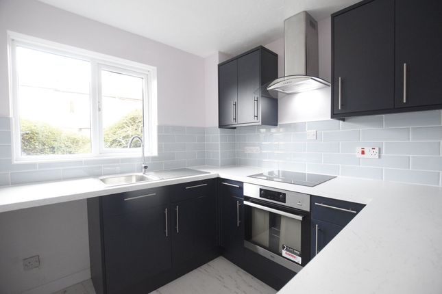2 bed property, in Newland Street, £280,000