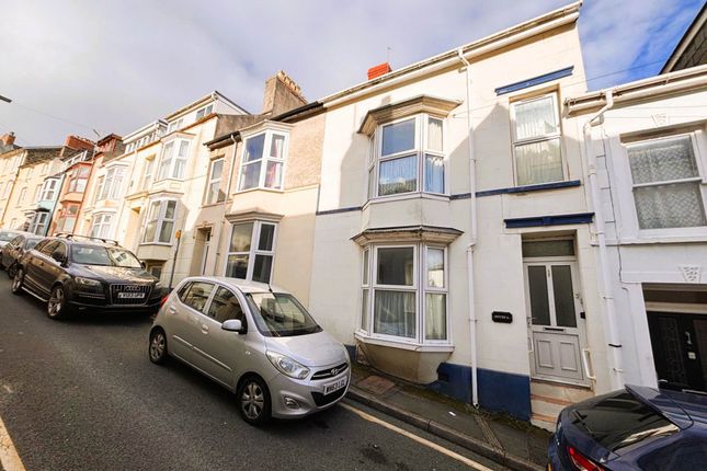 3 bed property, in Penmaesglas Road, £165,000
