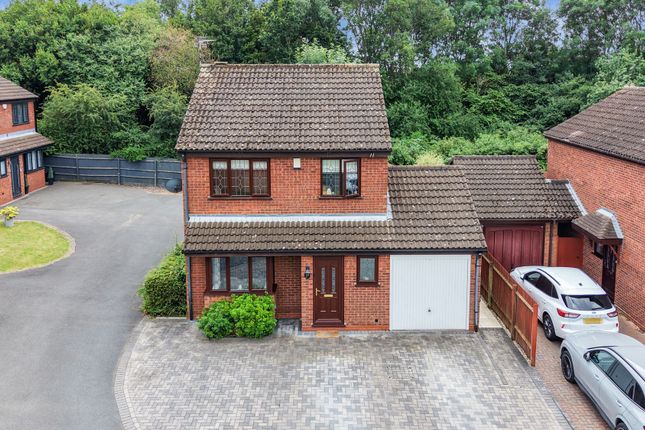3 bed property, in Penryn Close, £325,000