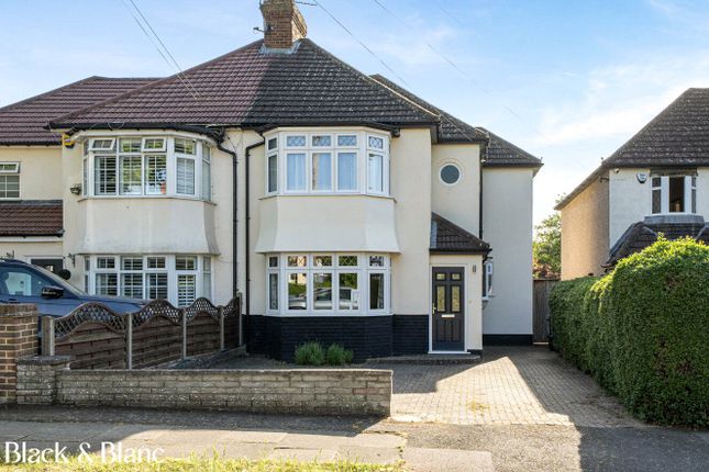 4 bed property, in Lime Tree Walk, £800,000