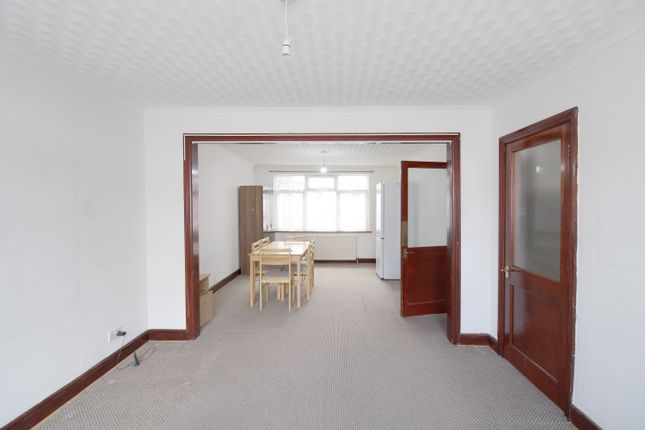4 bed property, in Review Road, £550,000