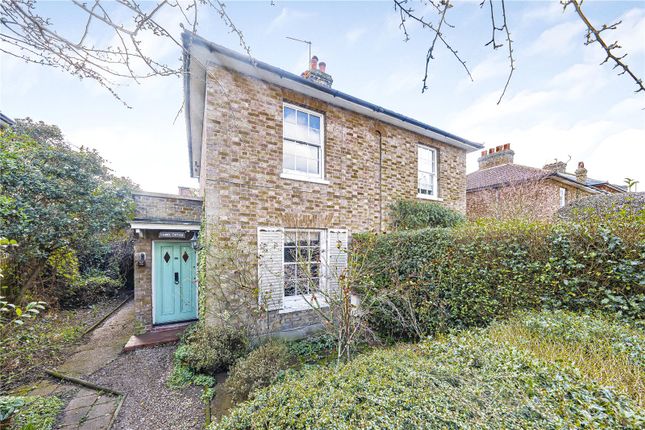2 bed property, in Chestnut Grove, £675,000