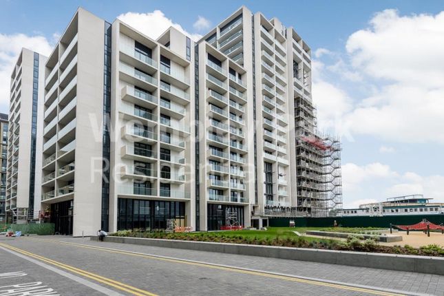 1 bed property, in Elvin Gardens, £370,000