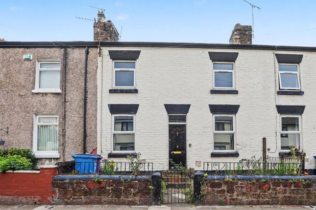 2 bed property, in Sandstone Road West, £45,000