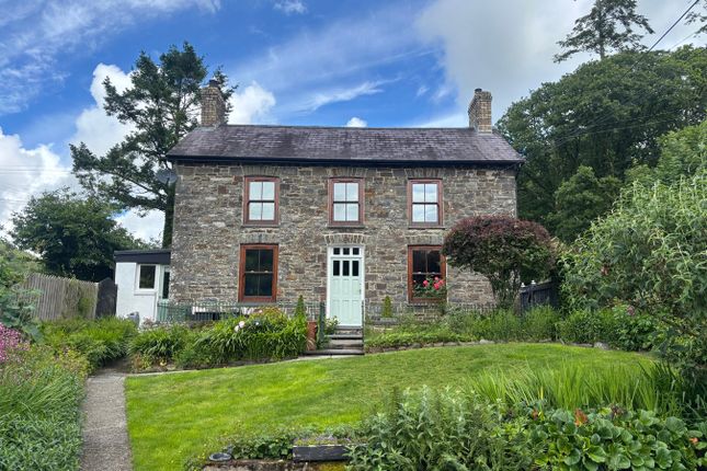 3 bed property, in Capel Dewi, £399,950