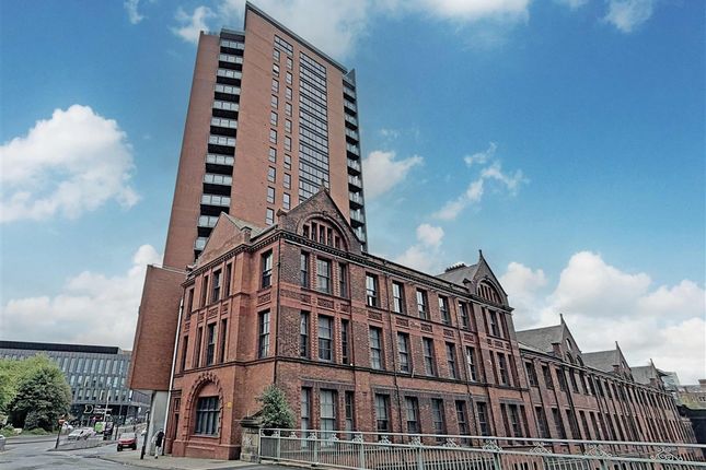 2 bed property, in Mirabel Street, £120,000