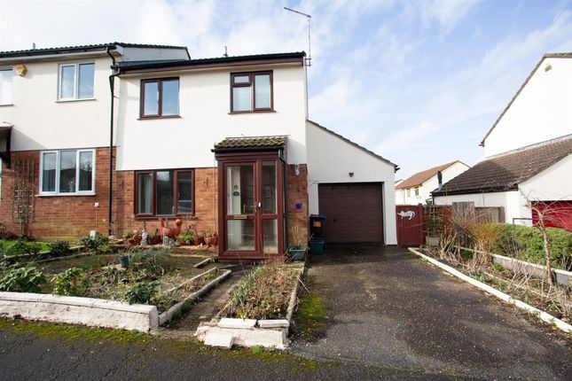 3 bed property, in Hollingarth Way, £200,000