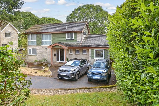 4 bed property, in Youngwoods Way, £450,000