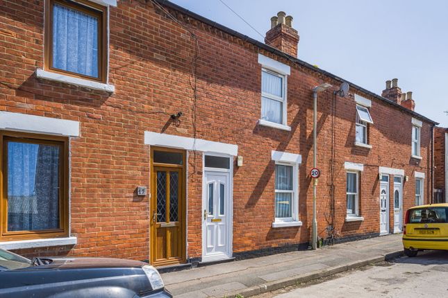2 bed property, in Birchmore Road, £190,000