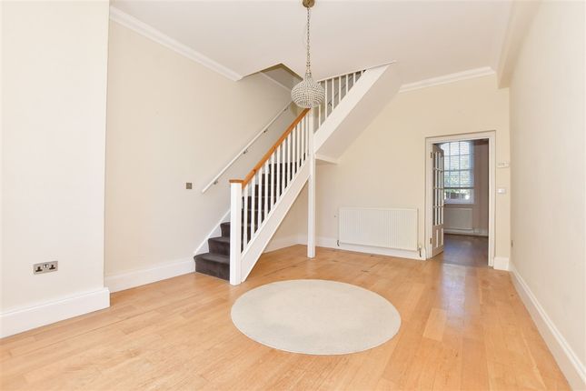 2 bed property, in Wilkinson Drive, £325,000