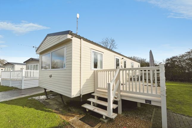 3 bed property, in Carlton Meres Holiday Park, £27,500