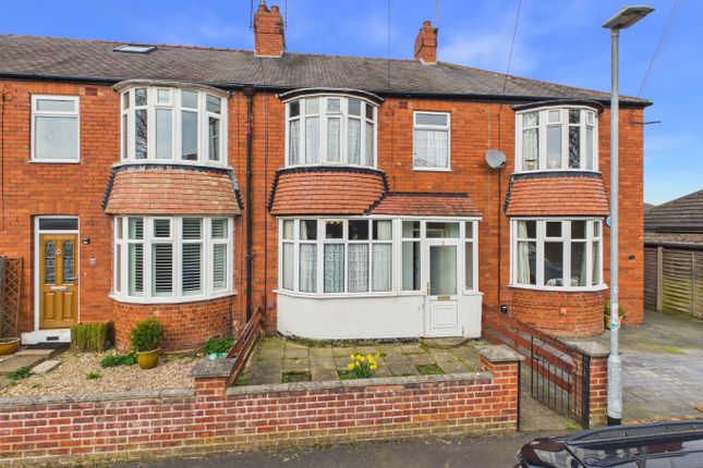 3 bed property, in St. Marys Walk, £200,000