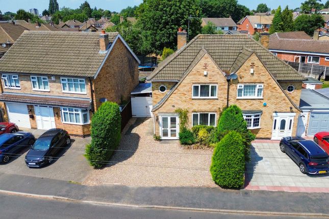 3 bed property, in Waldron Drive, £325,000