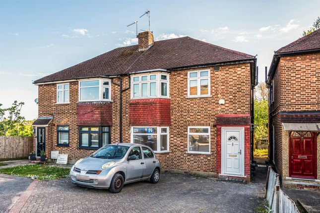 2 bed property, in Marlborough Close, £350,000