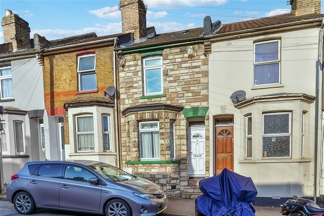 2 bed property, in Castle Road, £230,000