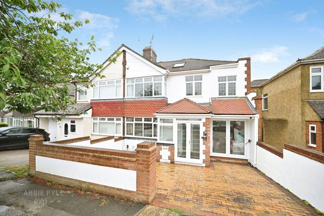 5 bed property, in Valley View Road, £600,000