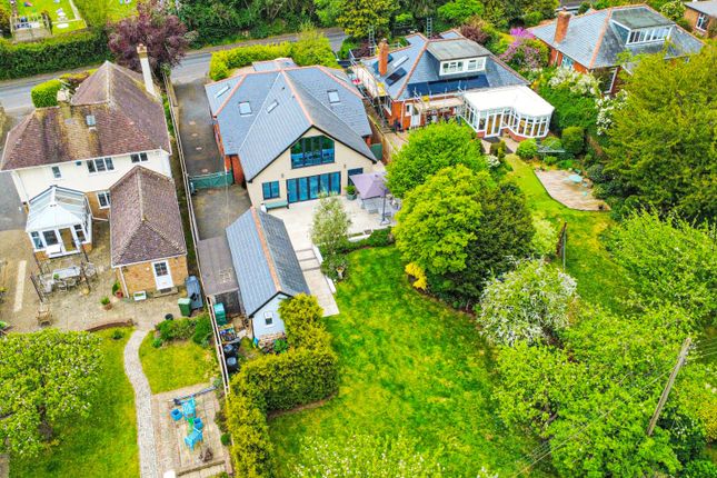 4 bed property, in Kingston Road, £700,000
