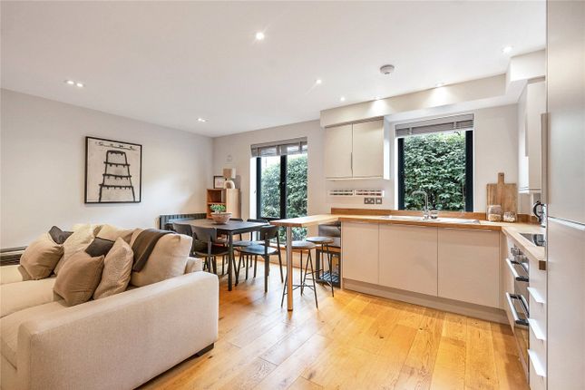 1 bed property, in Tiffany, £400,000