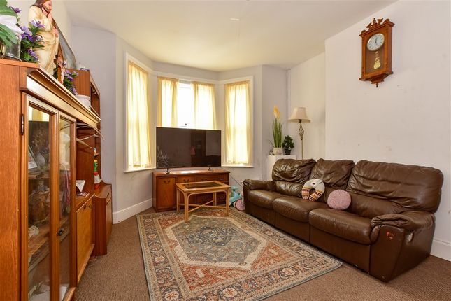 3 bed property, in Newcomen Road, £229,000