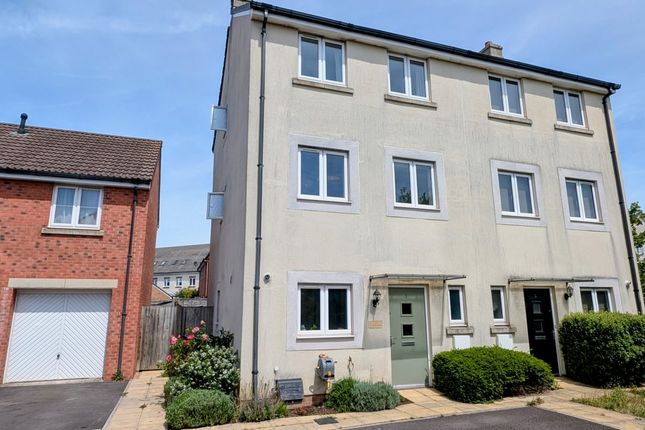 4 bed property, in Serotine Crescent, £310,000