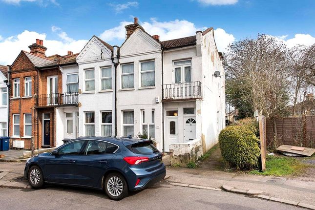 2 bed property, in Welbeck Road, £335,000