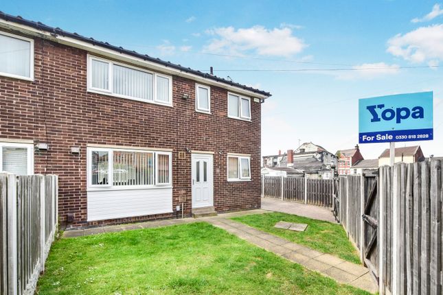 2 bed property, in Hollybush Street, £120,000