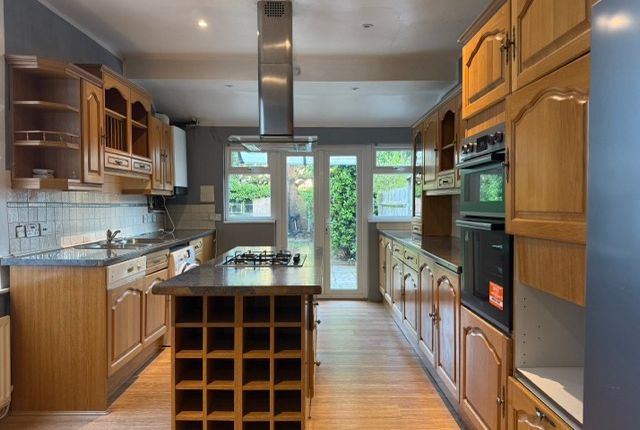 4 bed property, in Ederline Avenue, £667,250
