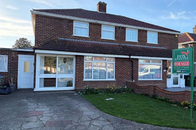 3 bed property, in The Pantiles, £440,000