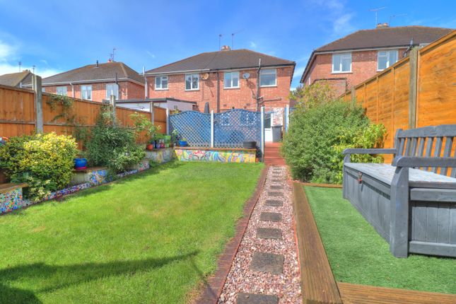 2 bed property, in Roydene Crescent, £225,000