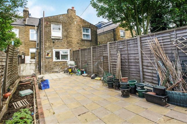 4 bed property, in Glyn Road, £995,000