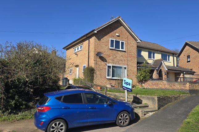 2 bed property, in Woodington Road, £210,000