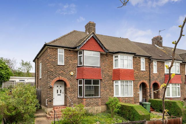 3 bed property, in South Park Crescent, £450,000