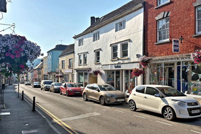 5 bed property, in Long Street, £475,000